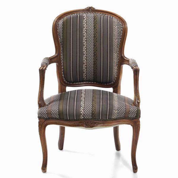 Poltrona in legno intagliato. Francia XIX secolo  - Asta Antiquariato febbraio - Associazione Nazionale - Case d'Asta italiane
