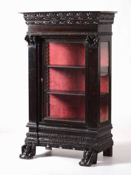 Vetrina in legno intagliato e scurito. Italia meridionale, XIX-XX secolo  - Asta Antiquariato febbraio - Associazione Nazionale - Case d'Asta italiane