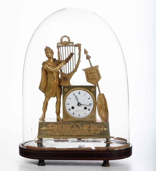 Piccola pendola da tavolo in bronzo dorato, XIX secolo  - Asta Antiquariato febbraio - Associazione Nazionale - Case d'Asta italiane