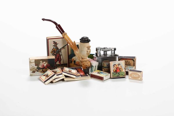 Pipa in schiuma, accendino e fiammiferi  - Asta Antiquariato febbraio - Associazione Nazionale - Case d'Asta italiane