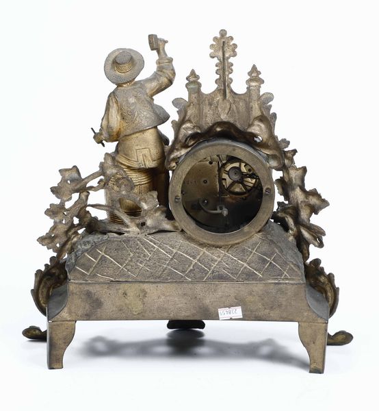 Pendola in metallo dorato con figura di fanciullo. XIX-XX secolo  - Asta Antiquariato febbraio - Associazione Nazionale - Case d'Asta italiane