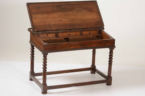 Tavolo scrittoio con montanti a torchon, XVIII-XIX secolo  - Asta Antiquariato febbraio - Associazione Nazionale - Case d'Asta italiane