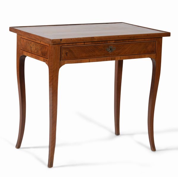 Tavolo scrittoio in noce e altri legni. Stato Pontificio, XVIII-XIX secolo  - Asta Antiquariato febbraio - Associazione Nazionale - Case d'Asta italiane