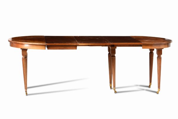 Tavolo da pranzo allungabile, Inghilterra XIX-XX secolo  - Asta Antiquariato febbraio - Associazione Nazionale - Case d'Asta italiane