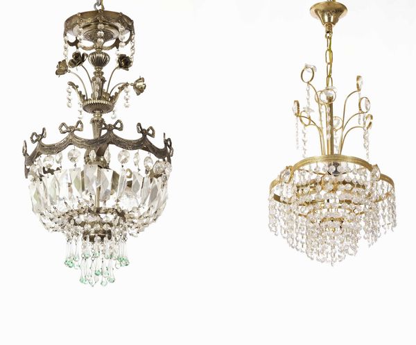 Lampadario in metallo argentato con roselline e cristalli insieme ad altro lampadario dorato con strass  - Asta Antiquariato febbraio - Associazione Nazionale - Case d'Asta italiane