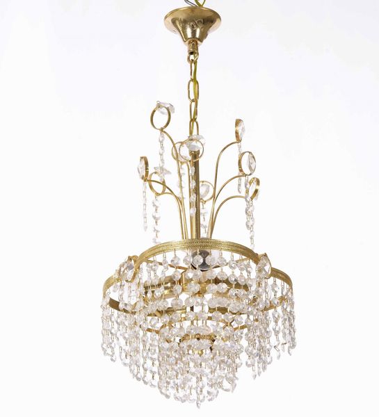 Lampadario in metallo argentato con roselline e cristalli insieme ad altro lampadario dorato con strass  - Asta Antiquariato febbraio - Associazione Nazionale - Case d'Asta italiane