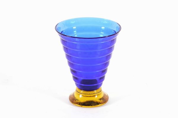 Vaso in vetro di Murano blu. XX secolo  - Asta Antiquariato febbraio - Associazione Nazionale - Case d'Asta italiane