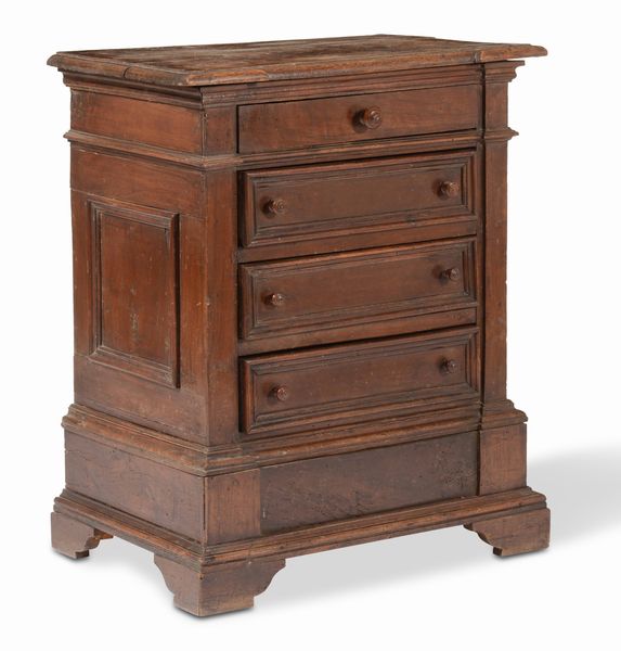 Cassettoncino in noce. Italia centrale, XVIII secolo  - Asta Antiquariato febbraio - Associazione Nazionale - Case d'Asta italiane