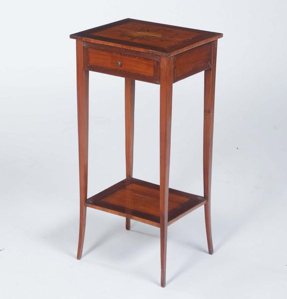 Guéridon lastronato ed intarsiato in varie essenze, Francia, stile Luigi XVI, XIX secolo  - Asta Antiquariato febbraio - Associazione Nazionale - Case d'Asta italiane