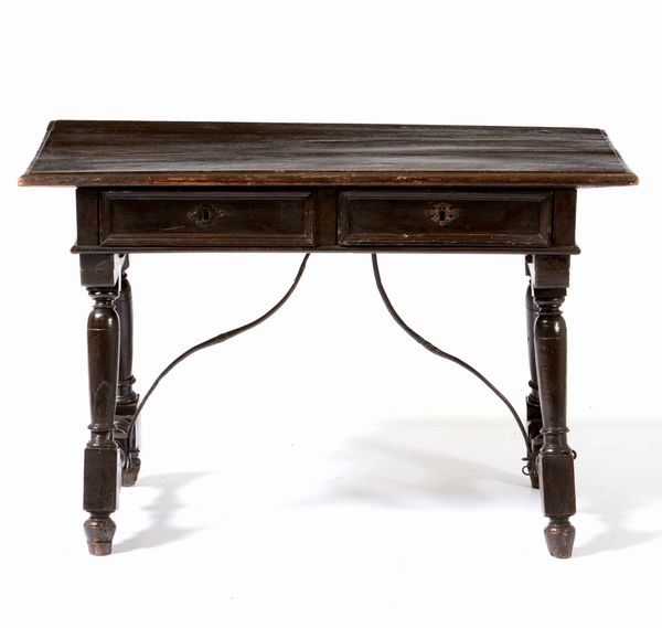 Tavolino in legno. Spagna o Italia meridionale, XVIII secolo  - Asta Antiquariato febbraio - Associazione Nazionale - Case d'Asta italiane
