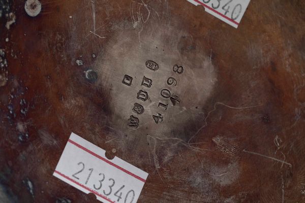 Servizio da tè in metallo argentato. Inghilterra XIX-XX secolo  - Asta Antiquariato febbraio - Associazione Nazionale - Case d'Asta italiane