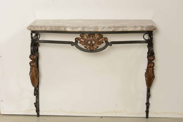 Coppia di consoles in ferro e metallo dorato, piano in marmo. Francia, Napoleone III  - Asta Antiquariato febbraio - Associazione Nazionale - Case d'Asta italiane