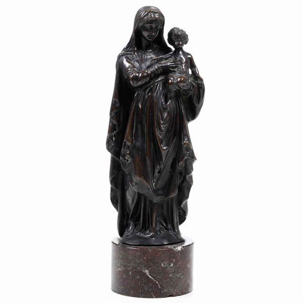 Vergine con bambino. Antico bronzo patinato su base in marmo. Fonditore del XVII-XVIII secolo  - Asta Antiquariato febbraio - Associazione Nazionale - Case d'Asta italiane