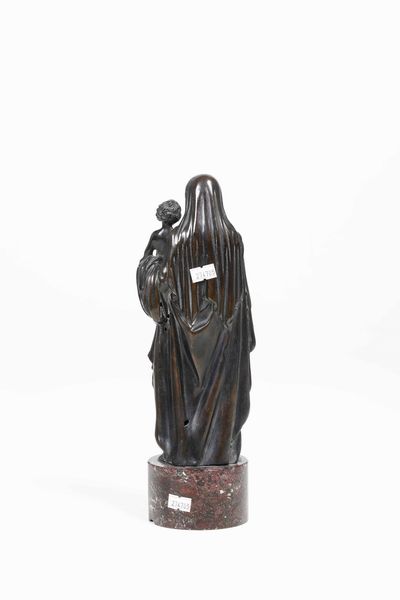 Vergine con bambino. Antico bronzo patinato su base in marmo. Fonditore del XVII-XVIII secolo  - Asta Antiquariato febbraio - Associazione Nazionale - Case d'Asta italiane
