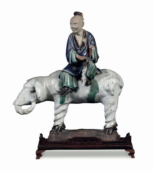 Statuetta di monaco a cavallo di elefante mitico. Giappone, tardo periodo Edo (1603 –1868) XIX secolo  - Asta Antiquariato febbraio - Associazione Nazionale - Case d'Asta italiane