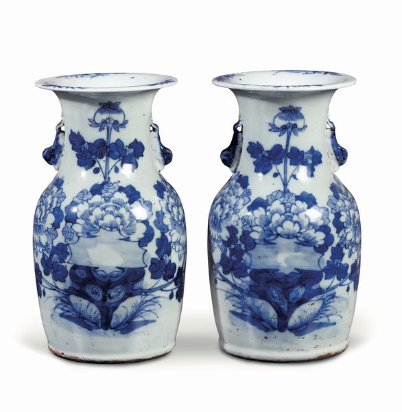 Coppia di vasi, Cina dinastia Qing, XIX secolo, era Daoguang (1821-1850), Tongzhi (1862-1874)  - Asta Antiquariato febbraio - Associazione Nazionale - Case d'Asta italiane