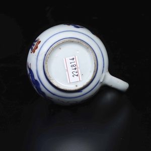 Lattiera in porcellana, Cina dinastia Qing, era Yongzheng (1723-1735)  - Asta Antiquariato febbraio - Associazione Nazionale - Case d'Asta italiane