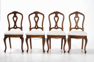 Sei sedie in legno intagliato con schienale traforato. XIX secolo  - Asta Antiquariato febbraio - Associazione Nazionale - Case d'Asta italiane