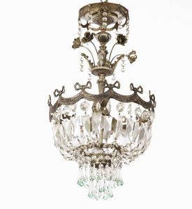Lampadario in metallo argentato con roselline e cristalli insieme ad altro lampadario dorato con strass  - Asta Antiquariato febbraio - Associazione Nazionale - Case d'Asta italiane