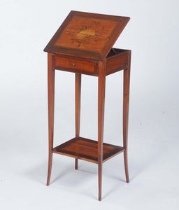 Guéridon lastronato ed intarsiato in varie essenze, Francia, stile Luigi XVI, XIX secolo  - Asta Antiquariato febbraio - Associazione Nazionale - Case d'Asta italiane