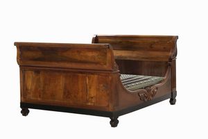 Letto a barca in legno intagliato. XIX secolo  - Asta Antiquariato febbraio - Associazione Nazionale - Case d'Asta italiane