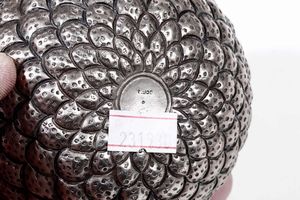 Scatola in metallo argentato a foggia di frutto  - Asta Antiquariato febbraio - Associazione Nazionale - Case d'Asta italiane