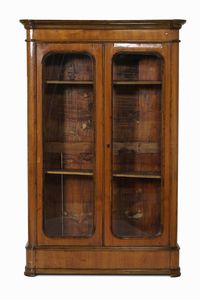 Due librerie a due ante a vetro in legno lastronato. XIX secolo  - Asta Antiquariato febbraio - Associazione Nazionale - Case d'Asta italiane