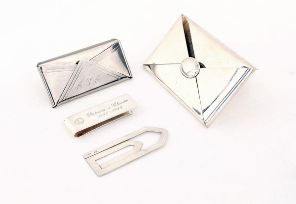 Due portabiglietti da tavolo e due fermasoldi in argento  - Asta  Asta a Tempo - Penne da Collezione e Accessori da Scrivania - Associazione Nazionale - Case d'Asta italiane