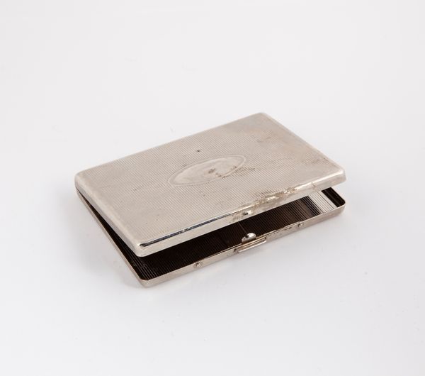 Portabiglietti in metallo argentato  - Asta  Asta a Tempo - Penne da Collezione e Accessori da Scrivania - Associazione Nazionale - Case d'Asta italiane