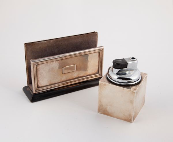 Accendino da tavolo e portacarte rivestiti d'argento  - Asta  Asta a Tempo - Penne da Collezione e Accessori da Scrivania - Associazione Nazionale - Case d'Asta italiane