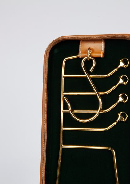 Gucci - Portacravatte da viaggio in tessuto Gucci Supreme, con finiture in pelle  - Asta  Asta a Tempo - Penne da Collezione e Accessori da Scrivania - Associazione Nazionale - Case d'Asta italiane