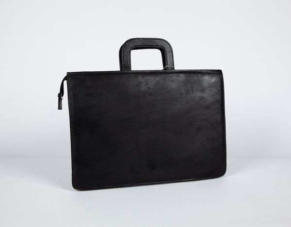 Porta documenti in pelle nero  - Asta  Asta a Tempo - Penne da Collezione e Accessori da Scrivania - Associazione Nazionale - Case d'Asta italiane