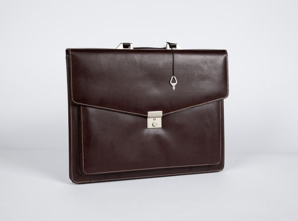 Borsa da uomo in pelle color marrone scuro  - Asta  Asta a Tempo - Penne da Collezione e Accessori da Scrivania - Associazione Nazionale - Case d'Asta italiane