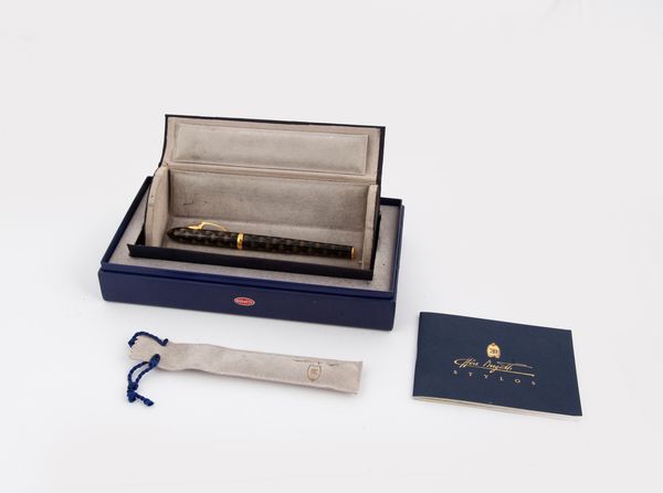 Ettore Bugatti - penna stilografica in metallo dorato e smalto  - Asta  Asta a Tempo - Penne da Collezione e Accessori da Scrivania - Associazione Nazionale - Case d'Asta italiane