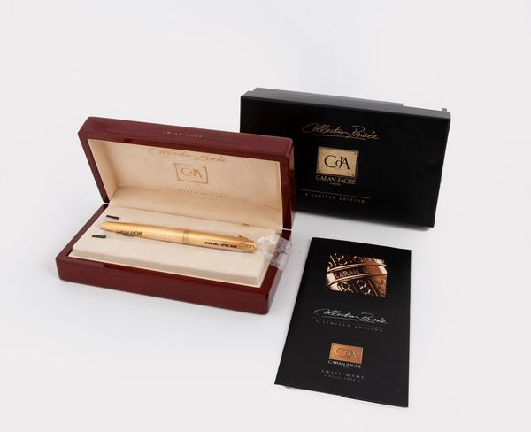 Caran d'Ache Collection Privèe - Penna stilografica in metallo placcato in oro 23kt  - Asta  Asta a Tempo - Penne da Collezione e Accessori da Scrivania - Associazione Nazionale - Case d'Asta italiane