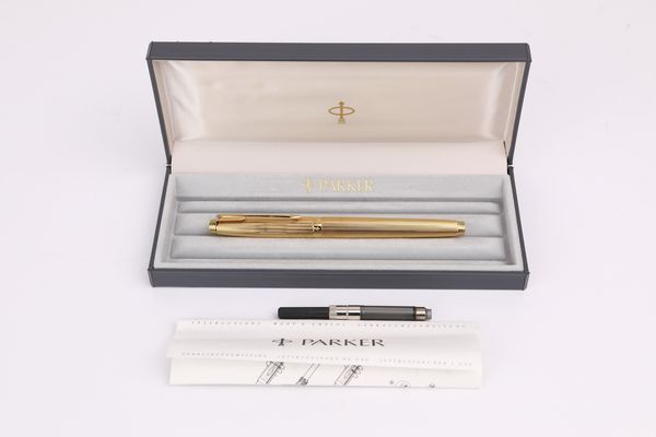 Parker Sonnet IIQ - Penna stilografica in metallo placcato oro  - Asta  Asta a Tempo - Penne da Collezione e Accessori da Scrivania - Associazione Nazionale - Case d'Asta italiane