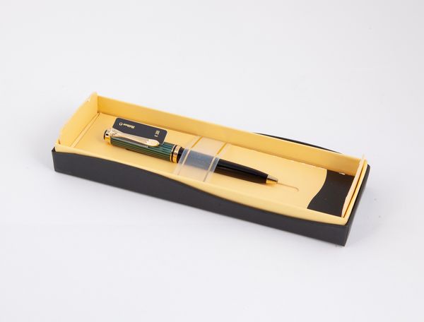 Pelikan Souveran K300 - Portamine in vernice verde e nera  - Asta  Asta a Tempo - Penne da Collezione e Accessori da Scrivania - Associazione Nazionale - Case d'Asta italiane