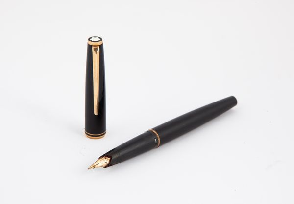 Montblanc Classic - Penna stilografica in lacca nera  - Asta  Asta a Tempo - Penne da Collezione e Accessori da Scrivania - Associazione Nazionale - Case d'Asta italiane