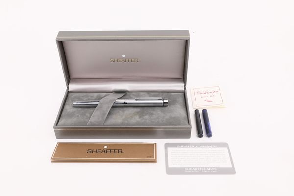 Sheaffer - Penna stilografica in acciaio  - Asta  Asta a Tempo - Penne da Collezione e Accessori da Scrivania - Associazione Nazionale - Case d'Asta italiane