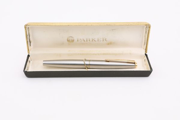 Parker - Penna stilografica vintage in acciaio e metallo dorato  - Asta  Asta a Tempo - Penne da Collezione e Accessori da Scrivania - Associazione Nazionale - Case d'Asta italiane