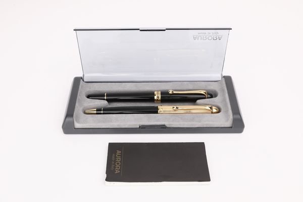 Aurora - Roller 88 e Penna a sfera in vernice e metallo dorato  - Asta  Asta a Tempo - Penne da Collezione e Accessori da Scrivania - Associazione Nazionale - Case d'Asta italiane