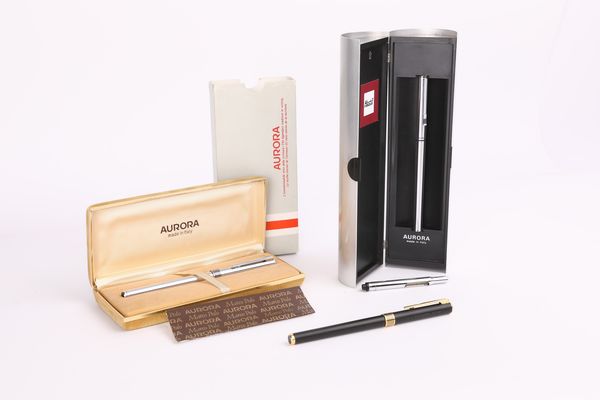 Aurora - Lotto di tre penne stilografiche  - Asta  Asta a Tempo - Penne da Collezione e Accessori da Scrivania - Associazione Nazionale - Case d'Asta italiane
