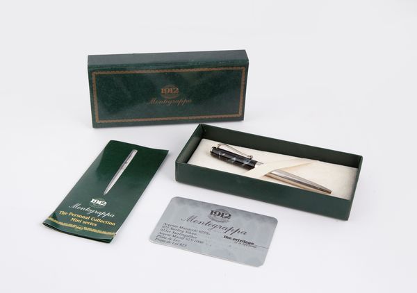 Montegrappa Personal, Serie Mini - Penna a sfera in argento 925% e vernice nera e argento  - Asta  Asta a Tempo - Penne da Collezione e Accessori da Scrivania - Associazione Nazionale - Case d'Asta italiane