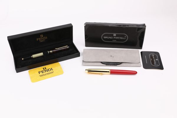 Fendi, Bruno Piattelli - Due penne stilografiche in metallo smaltato e in metallo dorato e resina  - Asta  Asta a Tempo - Penne da Collezione e Accessori da Scrivania - Associazione Nazionale - Case d'Asta italiane