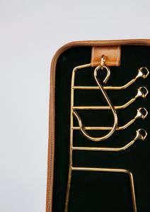 Gucci - Portacravatte da viaggio in tessuto Gucci Supreme, con finiture in pelle  - Asta  Asta a Tempo - Penne da Collezione e Accessori da Scrivania - Associazione Nazionale - Case d'Asta italiane