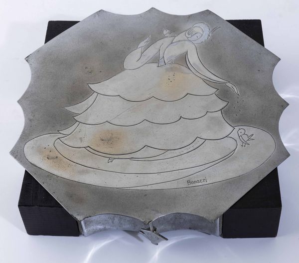Emma Bonazzi : Scatola in argento con decoro di gentildonna.  - Asta Vetri e Ceramiche del '900 - Associazione Nazionale - Case d'Asta italiane
