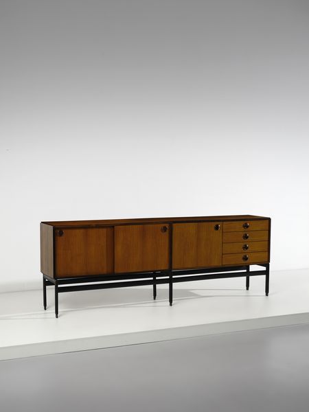 FRATTINI GIANFRANCO (1926 - 2004) : Credenza per Cantieri Carugati  - Asta Asta 397 | DESIGN E ARTI DECORATIVE DEL NOVECENTO Online - Associazione Nazionale - Case d'Asta italiane