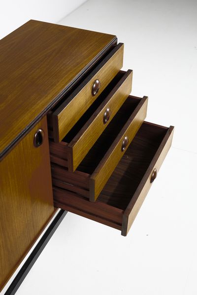 FRATTINI GIANFRANCO (1926 - 2004) : Credenza per Cantieri Carugati  - Asta Asta 397 | DESIGN E ARTI DECORATIVE DEL NOVECENTO Online - Associazione Nazionale - Case d'Asta italiane