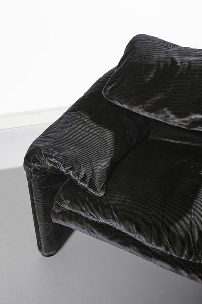 MAGISTRETTI VICO (1920 - 2006) : Poltrona e divano Maralunga per Cassina  - Asta Asta 397 | DESIGN E ARTI DECORATIVE DEL NOVECENTO Online - Associazione Nazionale - Case d'Asta italiane