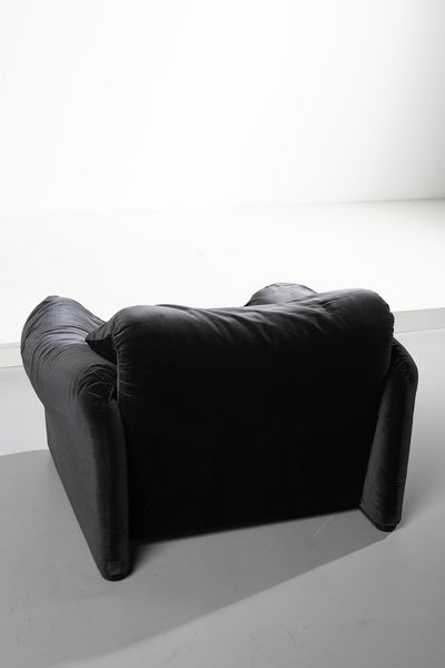 MAGISTRETTI VICO (1920 - 2006) : Poltrona e divano Maralunga per Cassina  - Asta Asta 397 | DESIGN E ARTI DECORATIVE DEL NOVECENTO Online - Associazione Nazionale - Case d'Asta italiane